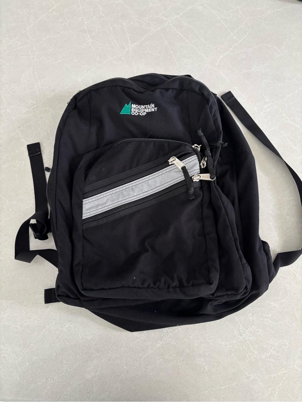 Vintage MEC Mountain Equipment Co-op Black Daypack Backpack Classic Y2K Flaw